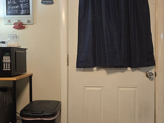 5th image of 171 College St APT 7