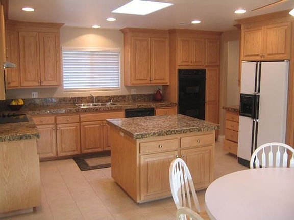 Granite & Oak Eat In Kitchen