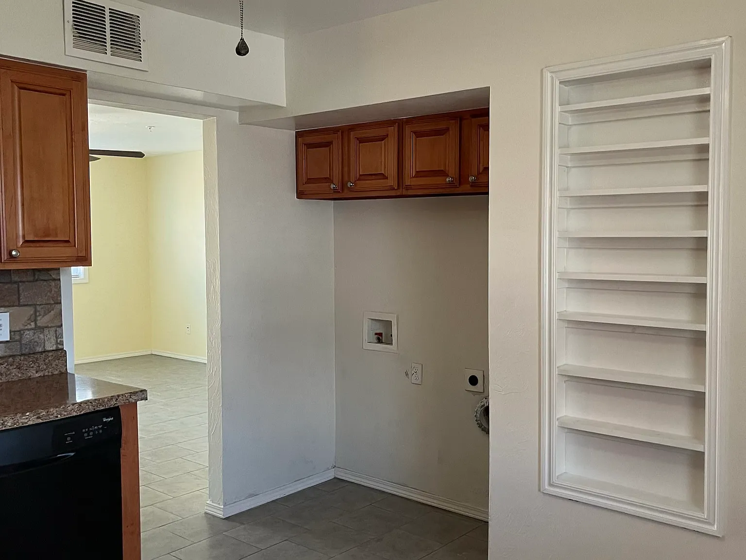 3901 N Kickapoo Ave — Photo 2