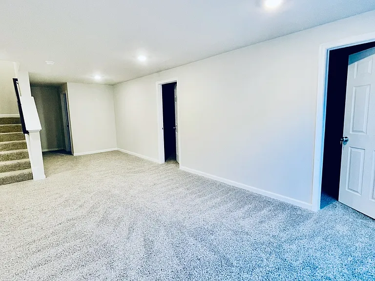 825 Foundry St — Photo 4
