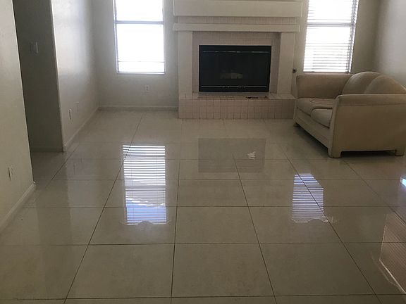 5th image of 1400 W Courtney Ln