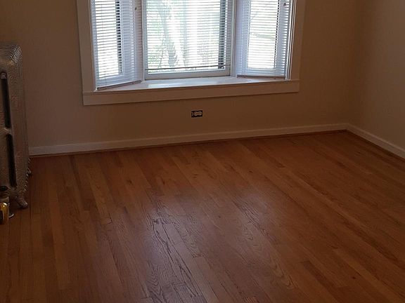 2nd image of 907 Pleasant St APT 1W