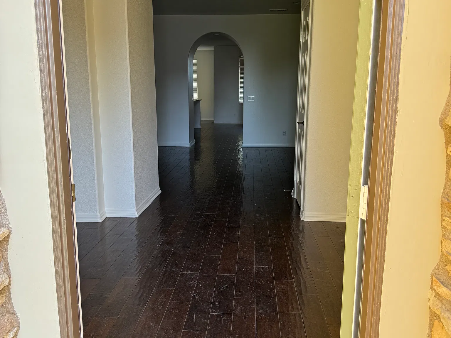 4 bed, 2424 sqft, $4,500 — Photo 4