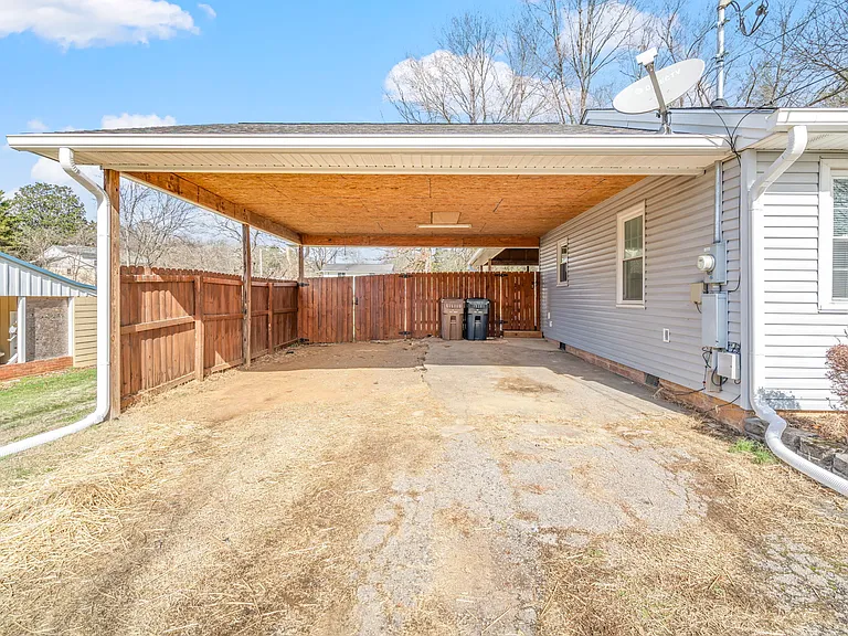 331 Sarvis Dr — Photo 7