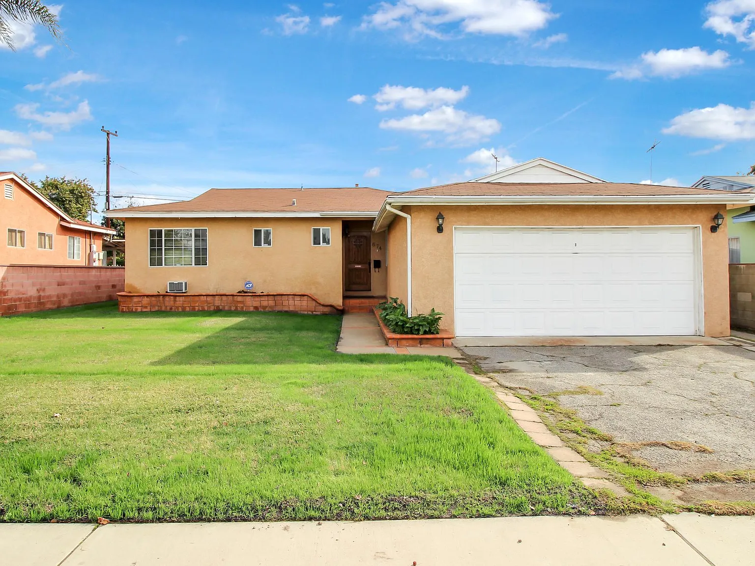3 bed, 1161 sqft, $3,050 — Photo 2