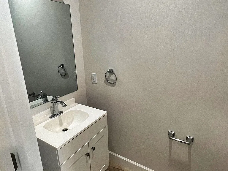 182 Madison St #B — Photo 14