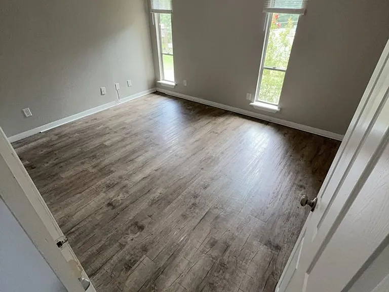 1102 Lilac Dr — Photo 8