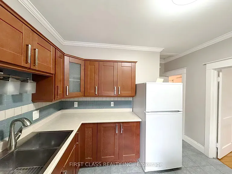 9 Grantham Ave S — Photo 16
