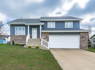 2335 Jomar Ct SW, Cedar Rapids, IA 52404