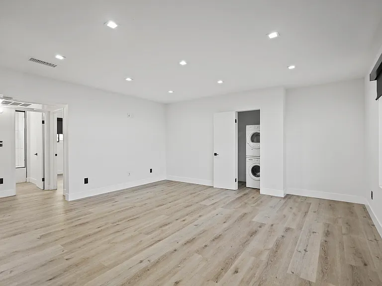 955 N Oxford Ave #D — Photo 7