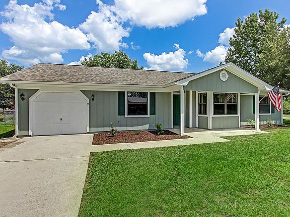 Driveway with plenty of room
