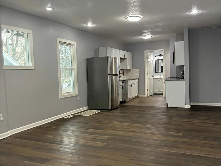4930 Park Ave — Photo 5