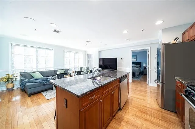 1331 Grand St #307 — Photo 4