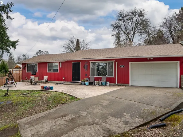 792 NE Meadow Ave, Roseburg, OR 97470