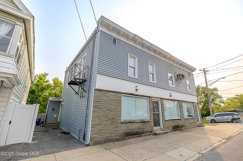 2nd image of 1374 10th Avenue