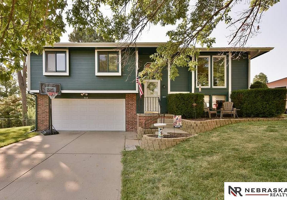 1st image of 909 Thurston Ave
