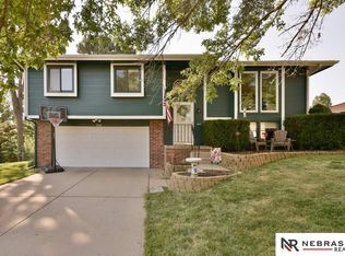 909 Thurston Ave, Bellevue, NE 68123