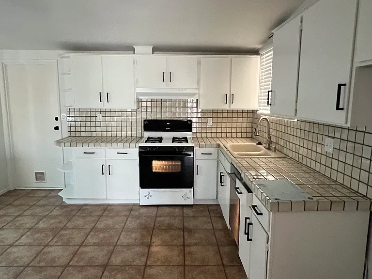 3465 Marathon Dr — Photo 10