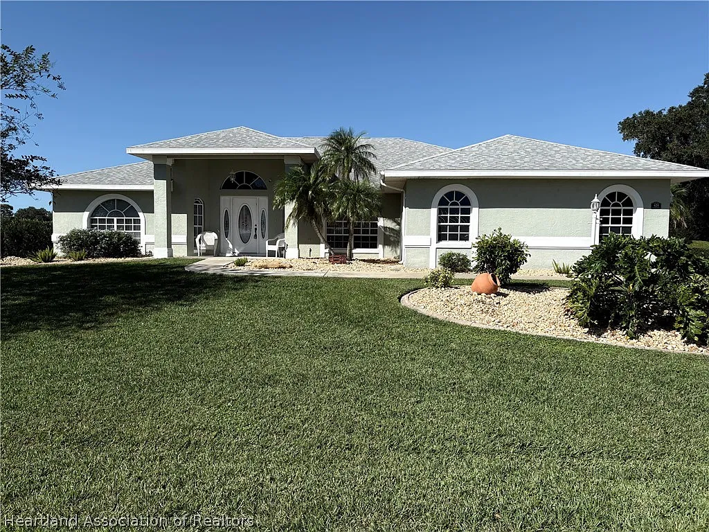 3 bed, 2.0 bath, 2125 sqft, $2,950 — Photo 1