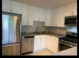 7020 Barrington Ct APT 203, Woodridge, IL