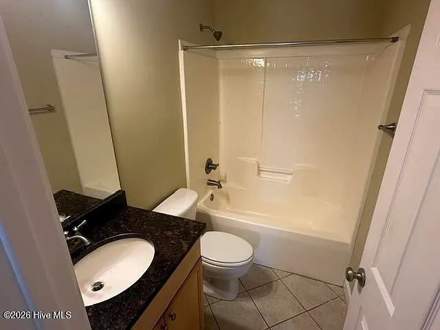 3 bed, 4.5 bath, $1,850 — Photo 3