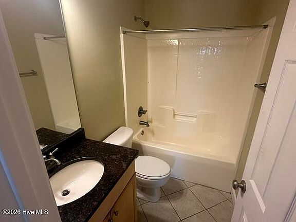 3rd image of 100 Sable Oak Cir SW #101