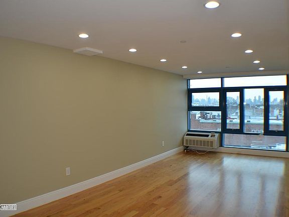 3rd image of 2825 Steinway St APT 2R