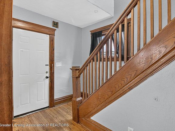 4th image of 144 E Barnes Ave