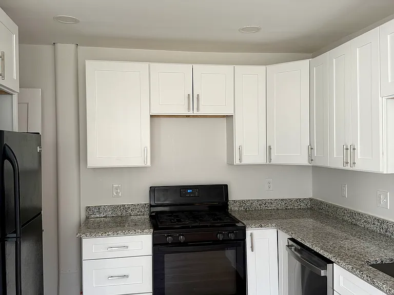 224 Stratford Rd — Photo 8