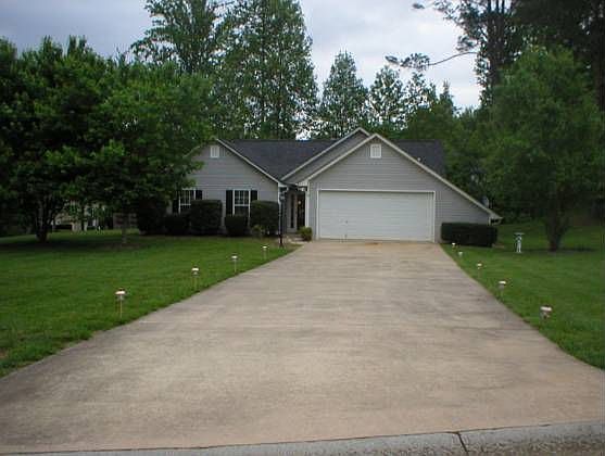 1st image of 118 Depot Dr