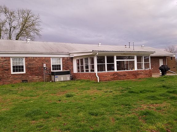 2nd image of 186 Oakdale Ln