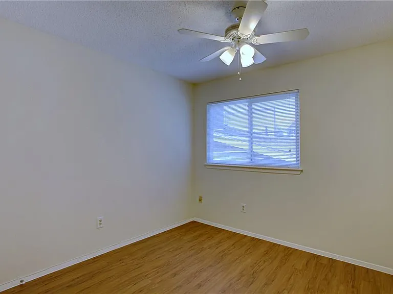 816 W North Loop Blvd #111 — Photo 11