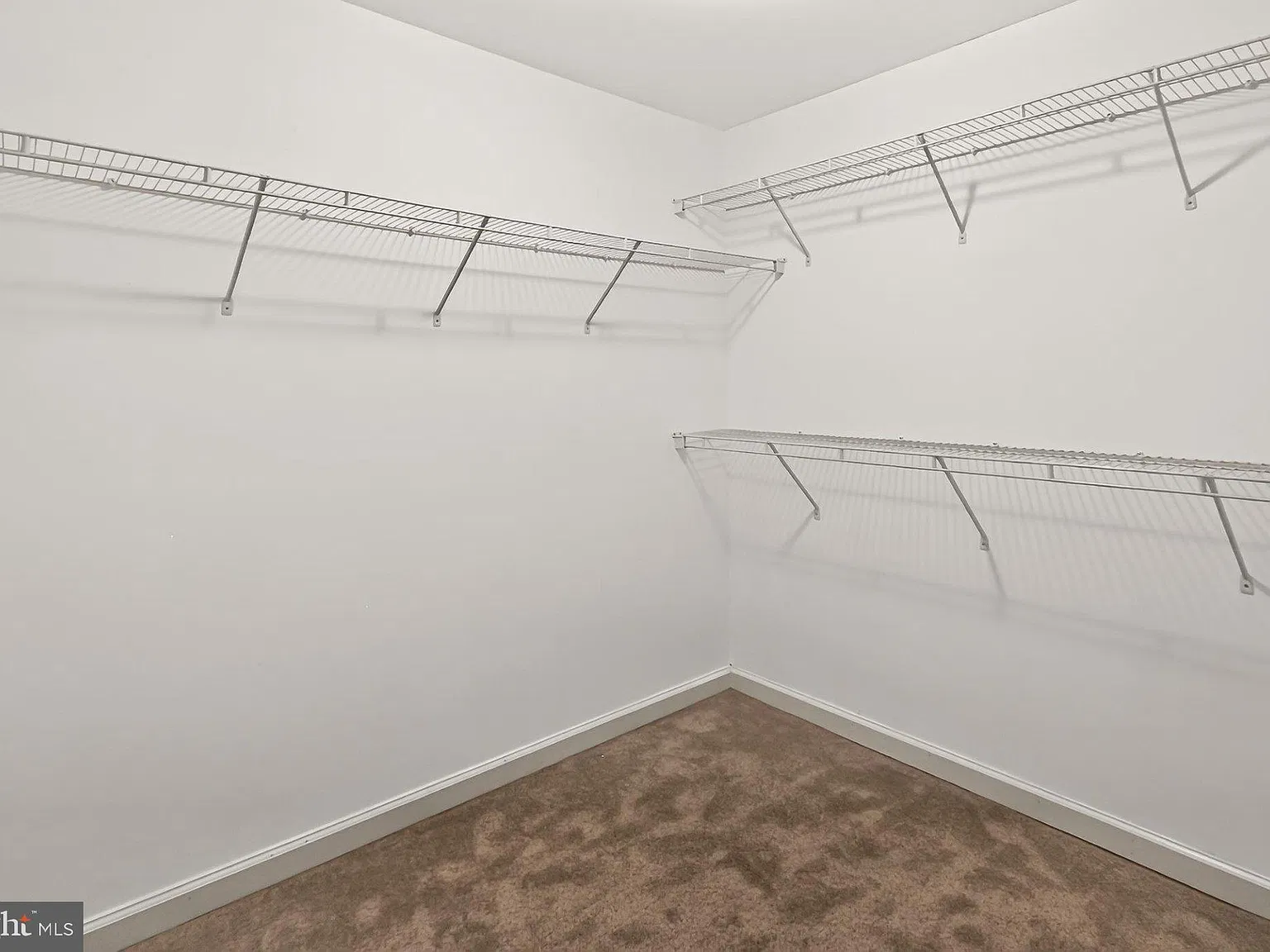 3 bed, 3.5 bath, 2590 sqft, $2,975 — Photo 3