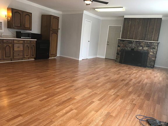 4th image of 208 W Galena St
