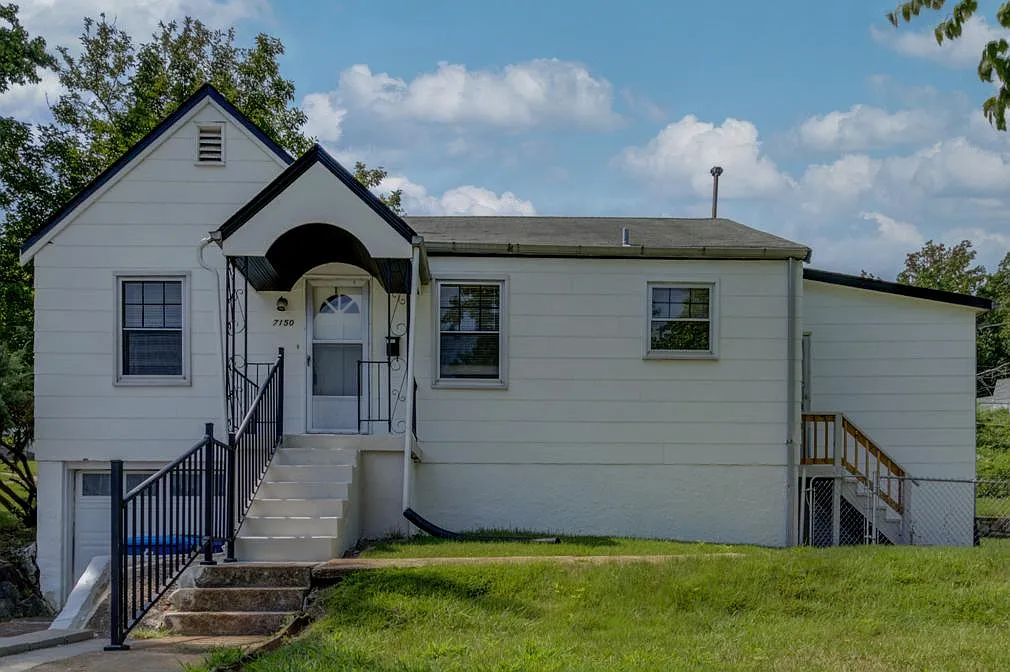 7150 Manette Dr — Photo 1