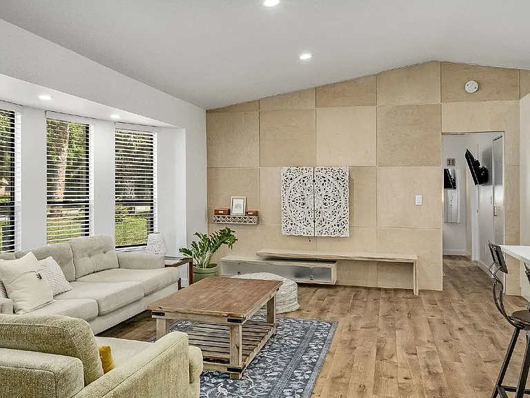 938 Pembroke Ave NE — Photo 36