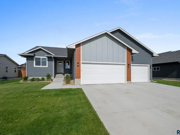 1115 Heatherwood Ave, Madison, SD 57042