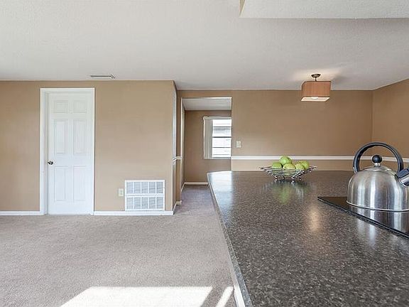 4th image of 301 92nd Ave N