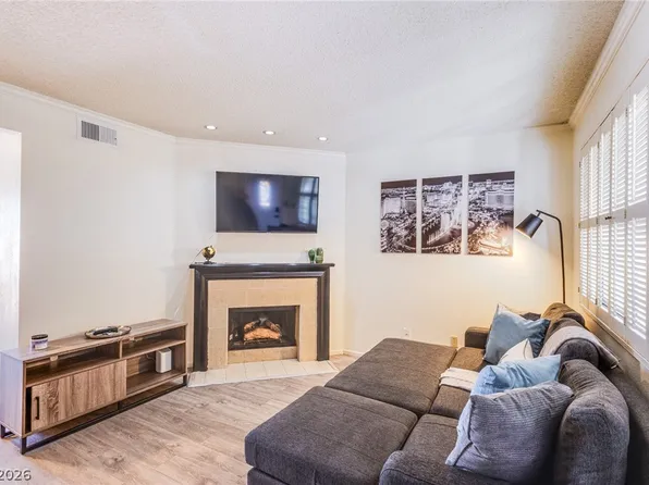 5240 Janfred Ct Unit 1, Spring Valley, NV 89103