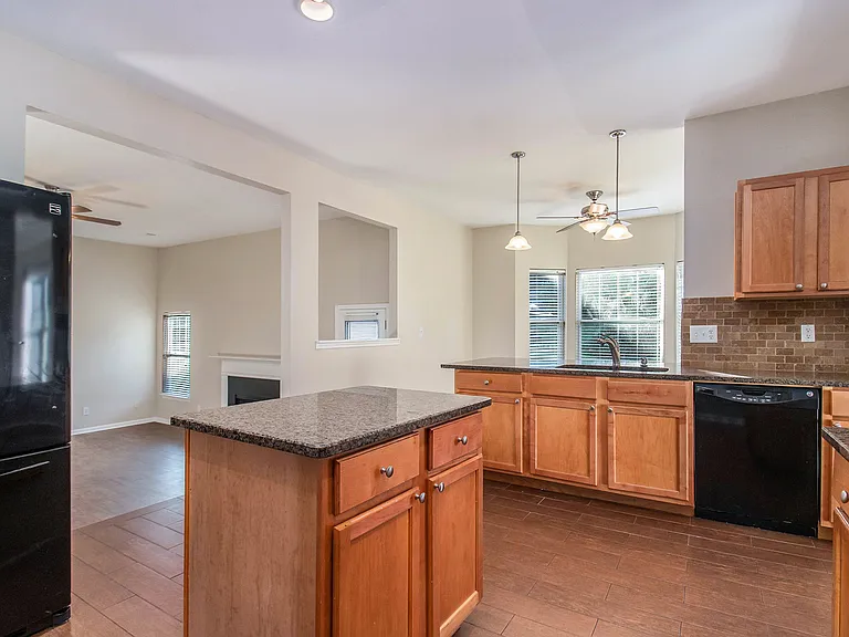 395 Sugarberry Ln — Photo 8