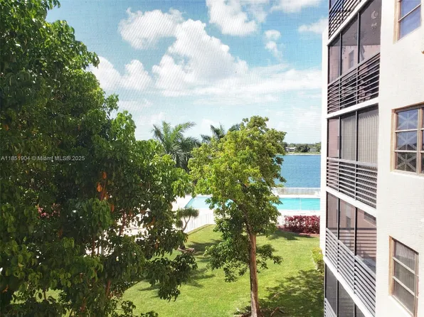 20840 San Simeon Way APT 403, Miami, FL 33179