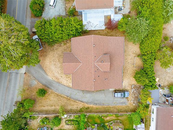 4th image of 1094 Islay St