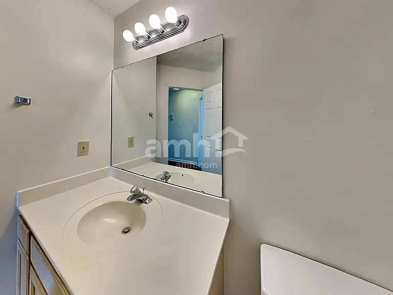 210 Wood Valley Ct — Photo 17