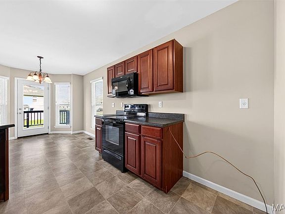 4th image of 542 Country Circle Dr