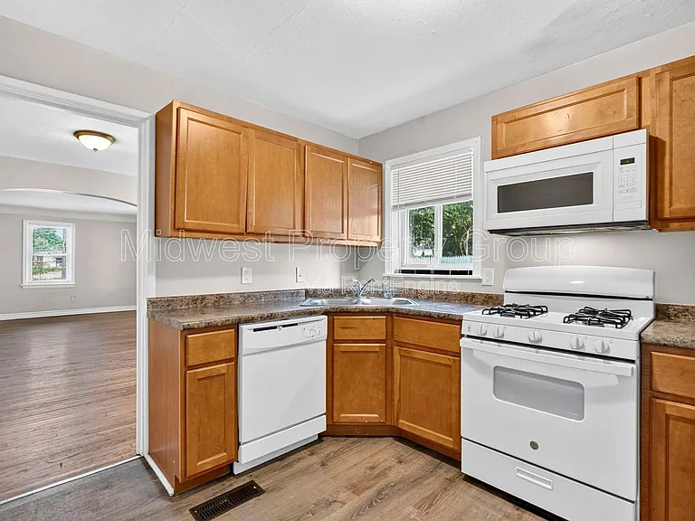 7815 Cler Ave — Photo 11