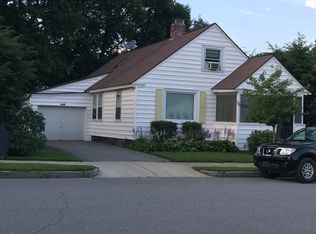 16 Lawnfair St, Worcester, MA 01602