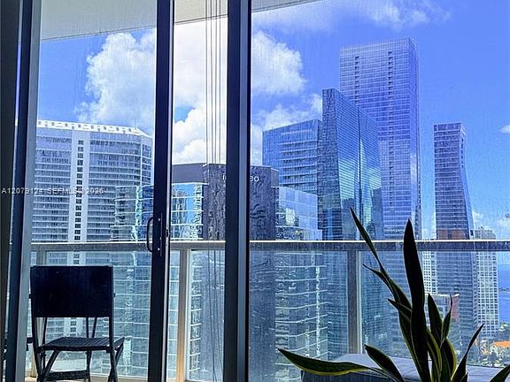 3rd image of 1060 Brickell Ave APT 2709
