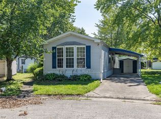 15 Elgin Oval #15, Olmsted Falls, OH 44138