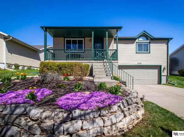 2412 Minuteman Dr, Lincoln, NE 68521