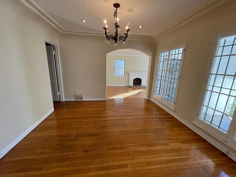 1060 S Corning St — Photo 5